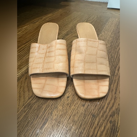 Pink sandals - Picture 1 of 5